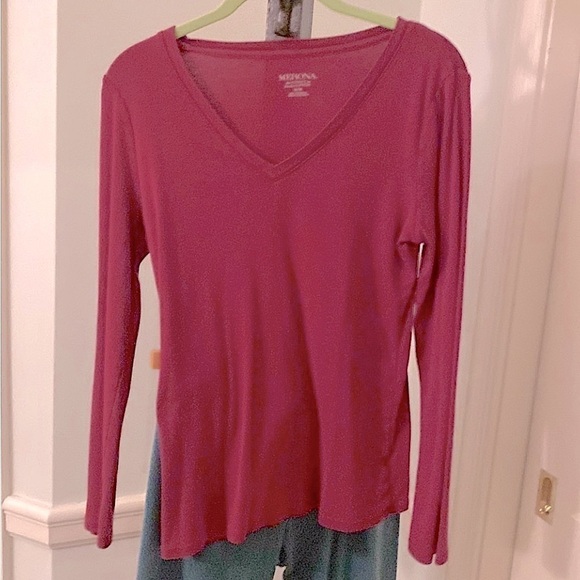 Raspberry Pink V Neck Medium Basic Top. EUC - Picture 2 of 7